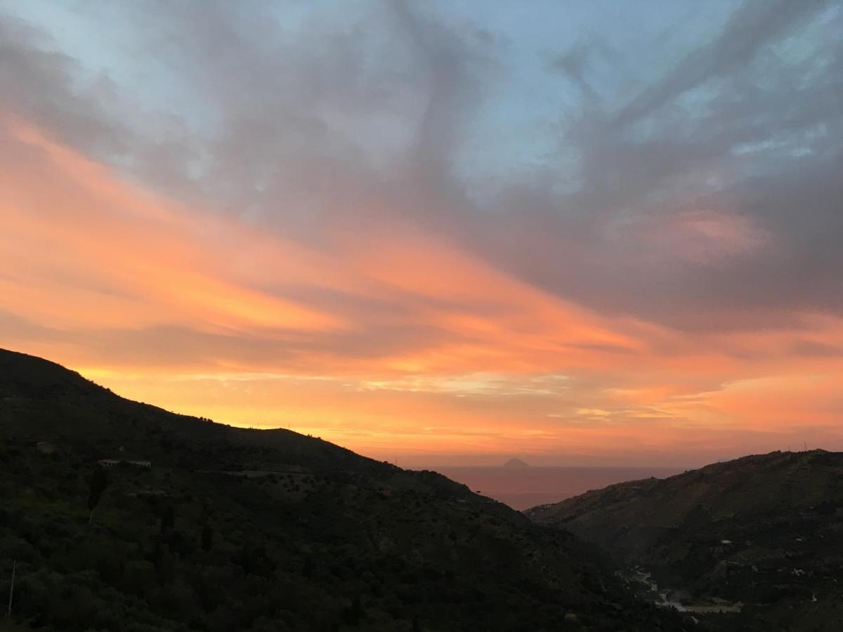 Contrada Carmine Bed & Breakfast Reitano  Dış mekan fotoğraf